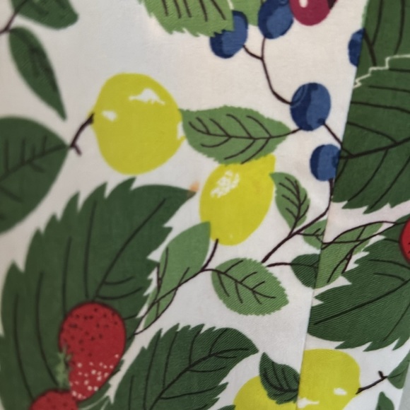 J. McLaughlin orchid berry farm print pants size 8. - Picture 3 of 10